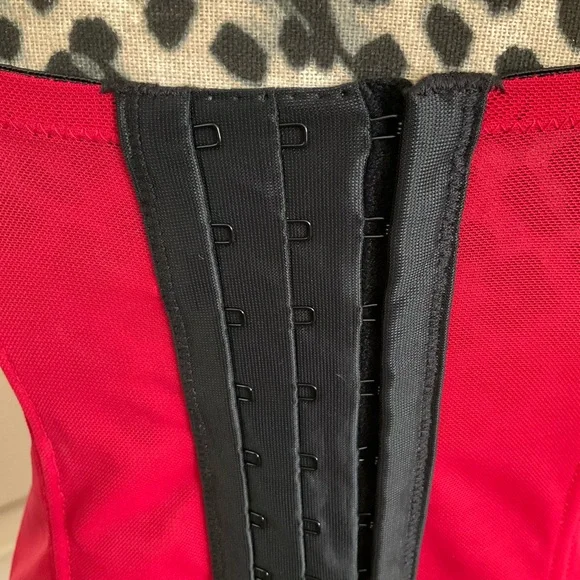 Cacique Red and Black Lace Bra - Picture 4 of 13